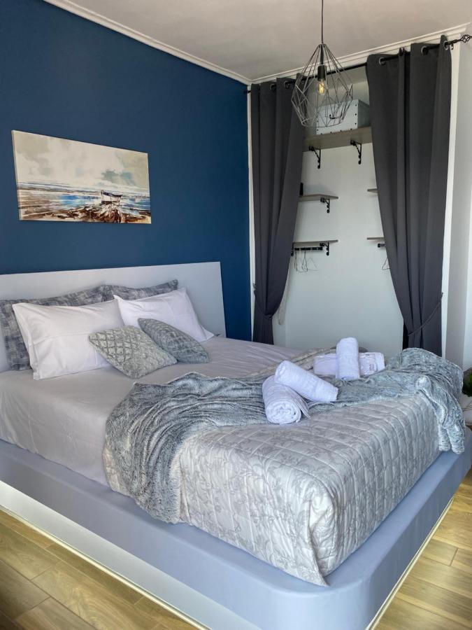 Seafront Kalamata Haven - Blue Luxury Suite Exterior foto